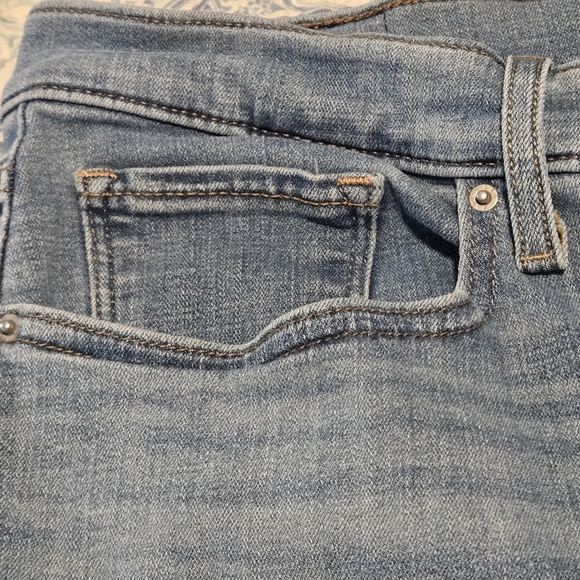 Levi's 311 Shaping Skinny Capri Jeans Plus Size 18W Light Wash Denim Zip 5Pocket - Picture 4 of 15